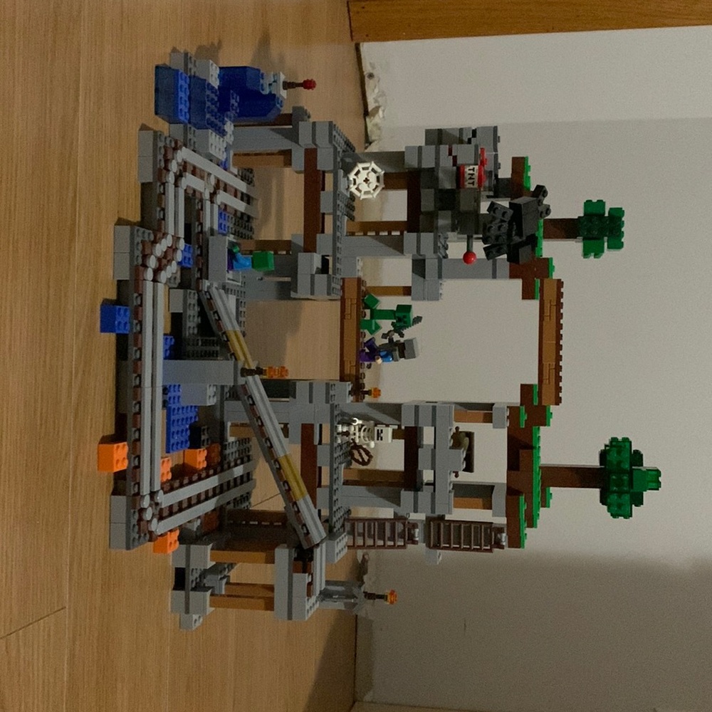 Minecraft ‘The Mine’ Set 21118